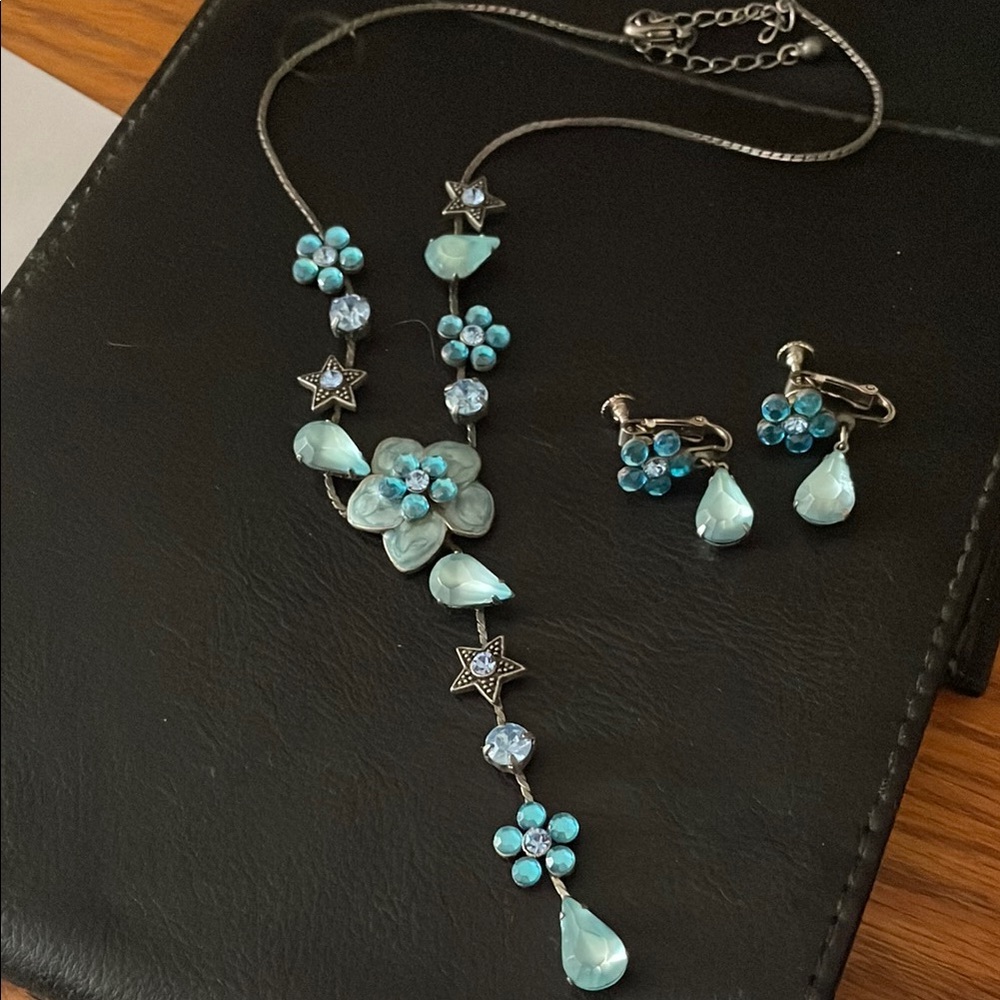 Elegant Vintage Blue Floral Necklace and Earring Set